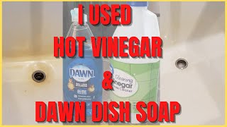 HOT VINEGAR AND DAWN DISHSOAP/ MIRACLE DIY BATHROOM CLEANER?! HOW TO GET THE YELLOW OUT OF A BATHTUB