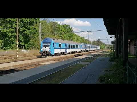 Příjezd a odjezd osobního vlaku číslo 6414 ve stanici Stará Boleslav