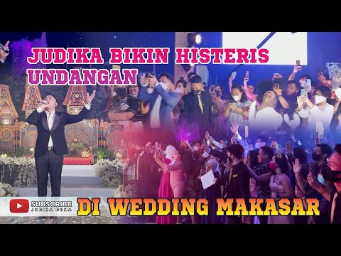 JUDIKA'S PERFORMANCE AT A WEDDING EVENT MADE THE GUESTS AND BRIDE AND GROOM IN MAKASSAR EMOTIONAL.