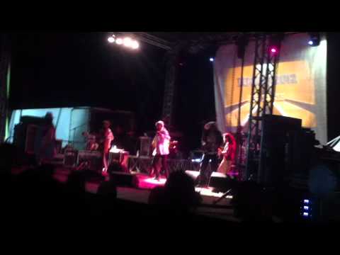 earl 16, afrikan simba & paco ten on roots defender - Ludovico Van 13/07/12