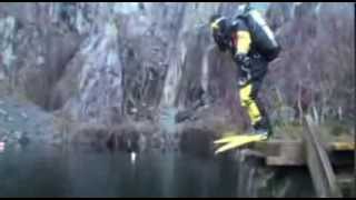 preview picture of video 'Diving Vivian quarry in Llanberis'