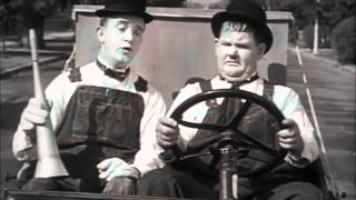 Laurel & Hardy - Stan's Good Idea (Towed In A Hole)