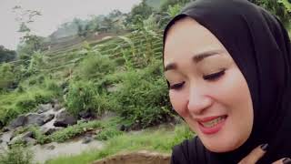 Download lagu Pateupang - Henti Putri Intan (BBR) mp3 Download lagu Pateupang - Henti Putri Intan (BBR) mp3