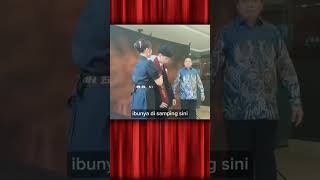 Download lagu 'Wisuda Paling Bikin Salah Fokus! Ibunya Cantik, Neneknya Glowing Parah!' mp3 Download lagu 'Wisuda Paling Bikin Salah Fokus! Ibunya Cantik, Neneknya Glowing Parah!' mp3