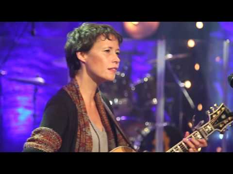 Sarah Lee Guthrie "Catch the Wind" | 30-Minute Music Hour: On the Road