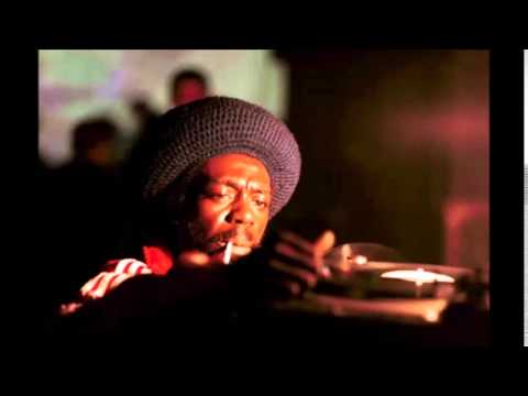 Aba shanti at Notting hill carninval 2013 playing Shanti ites dubplate