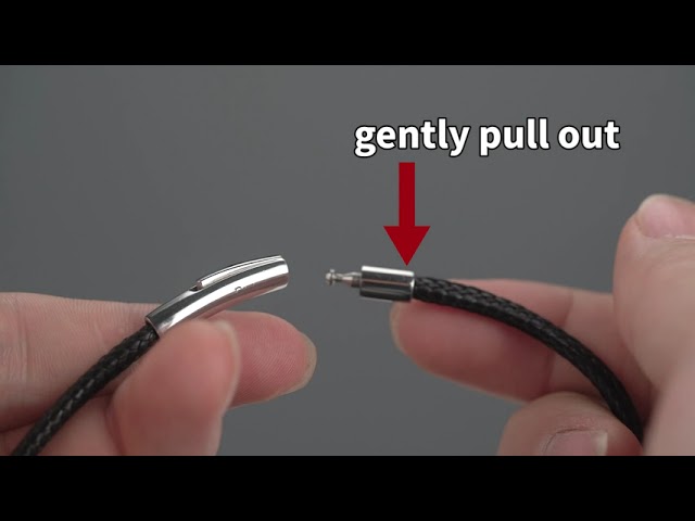 Vídeo relacionado con DonDon Collar de Cuero 50 cm para Hombre y Colgante Calavera con Tubo de Acero Inoxidable en Bolsa de Regalo