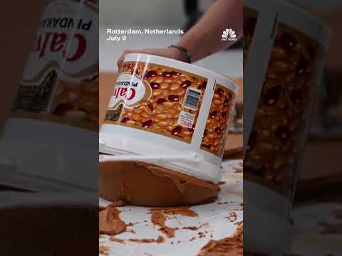 Museum spreads 800 pounds of peanut butter on its floor