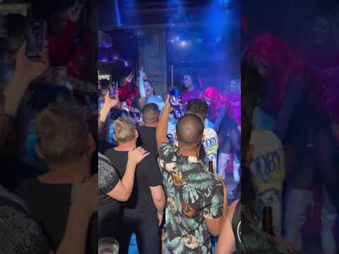 Então tá bom na Pink Flamingo com as cariocas