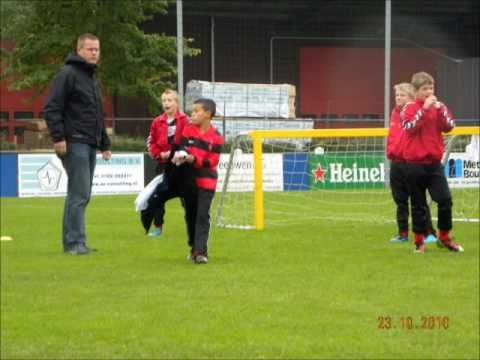 Olympia E4 Straatvoetbaltournooi 23 okt 2010 Bergambacht.wmv