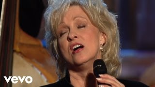 Connie Smith - Clinging to a Saving Hand [Live]