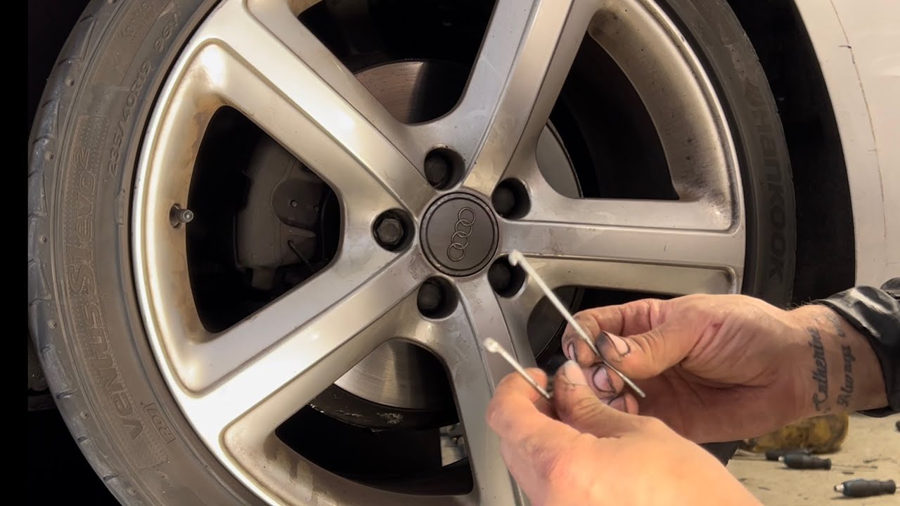 Watch TRUCO como sacar o quitar tapas o tapones de plastico de los tornilloos de las ruedas Now TRUCO como sacar o quitar tapas o tapones de plastico de los tornilloos de las ruedas