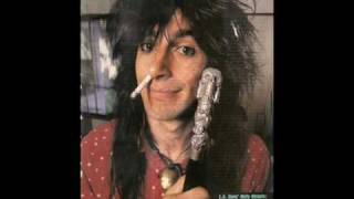 L.A Guns -  Don&#39;t Love Me [Demo]