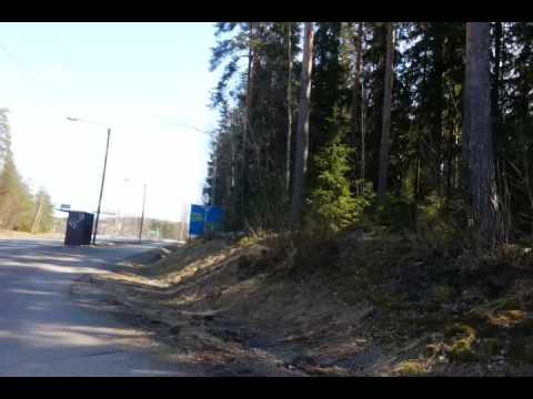 Menossa pysäkille ja aurinko psistaa