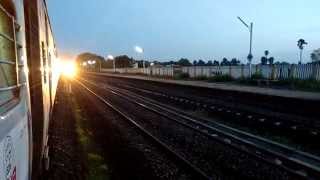 preview picture of video 'Boat Mail express crosses Pallavan express with GOC WDP-3A'