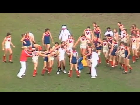 1981, Rd 18 - David Rhys-Jones punches Melbourne runner Peter Smith, son of Norm Smith - MFC v SMFC