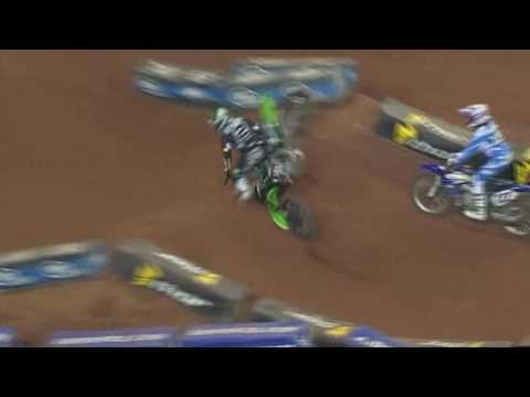 ATLANTA 2010 supercross main event crash ryan villopoto