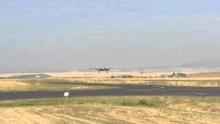 preview picture of video 'B-25 makes stop in Grangeville: Idaho County Airport'