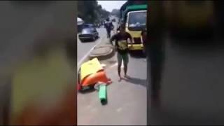 Download lagu SAM P-TROCK TRUK SUMBER EKONOMI  MUATAN CABE mp3