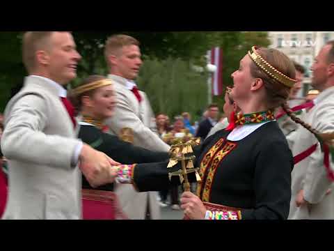 Dejas priekšnesums. Akčups