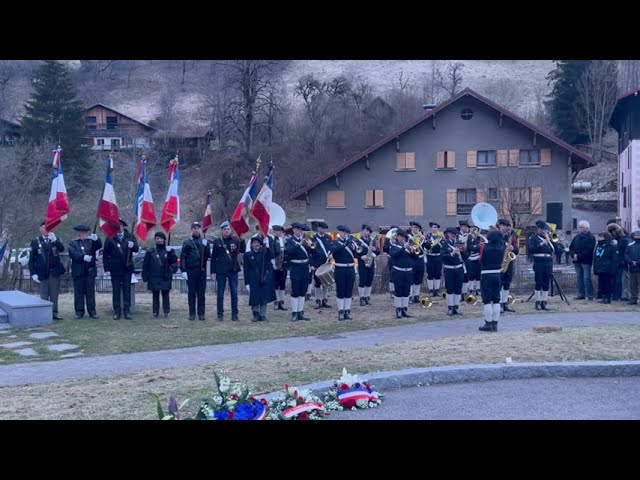 Vidéo Une cérémonie d’hommage pour le 80e anniversaire de la mort du lieutenant Tom Morel id:xtqcXatxKyU
