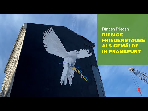Riesiges Wandgemälde gegen Ukraine-Krieg - Friedenstaube in Frankfurt