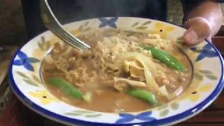Quick Peanut Sriracha Ramen Soup with Vegetables (Full)