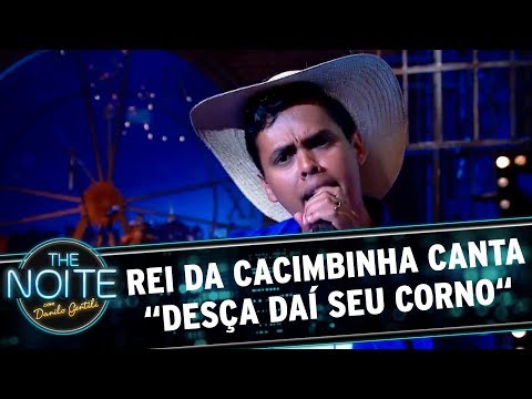Rei de Cacimbinha canta "Desça daí seu Corno" | The Noite (02/11/17)
