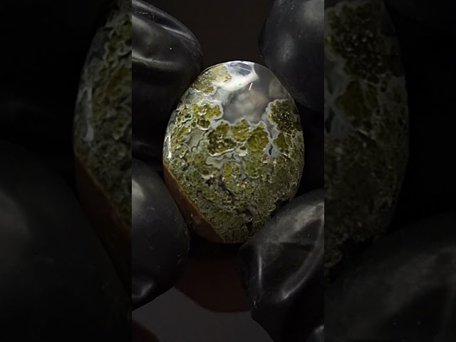 حجر عقيق خامة رائعة طبيعي