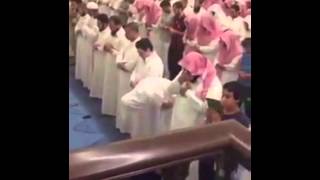 Download lagu Jinn (Demon) leaving someone's body in Salaah (prayer) during the recitation of the Shaykh mp3