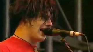 The White Stripes   Little Room, Dead Leaves And The Dirty Ground. Glastonbury 2002. 116.wmv