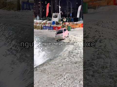 Cô gái hối hận khi lái chiếc xe của mình xuống chảo băng khổng lồ 😳