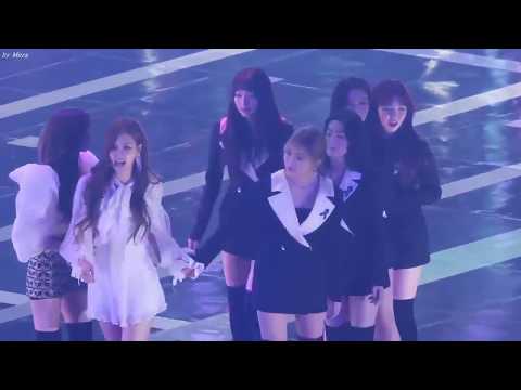 Blackpink and Red Velvet moment 2017