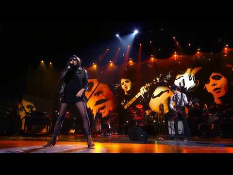 Karen O & Nick Zinner of Yeah Yeah Yeahs - "Vicious" (Lou Reed Tribute) | 2015 Induction