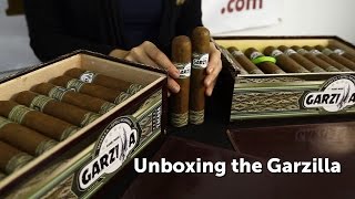 Unboxing the Cult Garzilla - The world&#39;s biggest cigar!