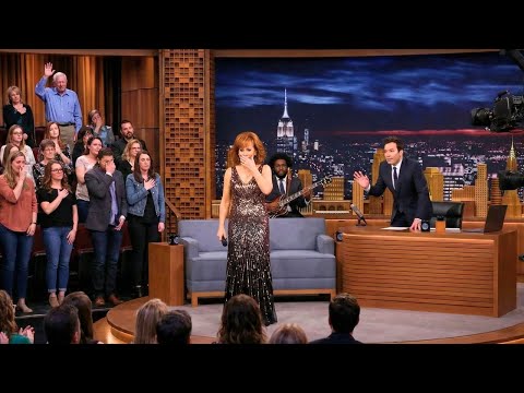 Jimmy Fallon STUNNED When Reba McEntire Suddenly Stops Singing After Spotting This Man