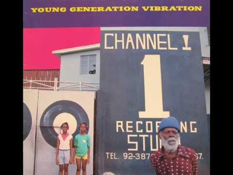 Frankie Jones - Down In The Ghetto (Young Generation Vibration - 1985)