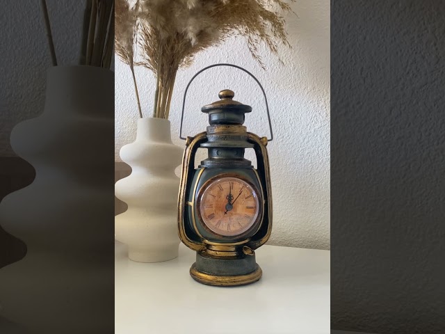فانوس الساعة التراثي