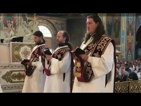 Сугубая ектения в Почаевской Лавре - трио диаконов