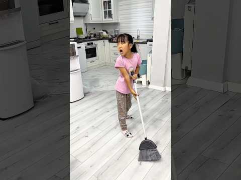 Mom, MOM, Mommy, moooooom! 🥴😵‍💫 LeoNata family #shorts