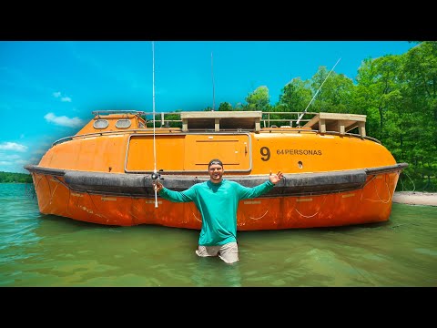 Modifying My 64 Person Enclosed Lifeboat! (Building and Fishing)