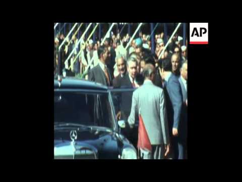 SYND 27-11-73 SOVIET PRESIDENT LEONID BREZHNEV MEETS INDIRA GANDHI