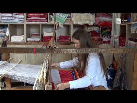 Studentja që punon në tezgjah/ Vajza nga Lezha rrëfen si lindi pasioni për punën artizanale | RTSH