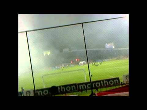 "Furia Roja, dando catedra a los Lojanos.. Clasico Ambateño 24/06/2011" Barra: Furia Roja &bull; Club: Técnico Universitario