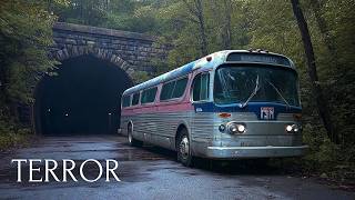 Turistas DESAPARECEM em uma FLORESTA ASSUSTADORA! 🎬 Filmes de terror em português