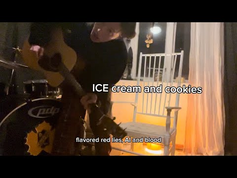 ICE cream and cookies 