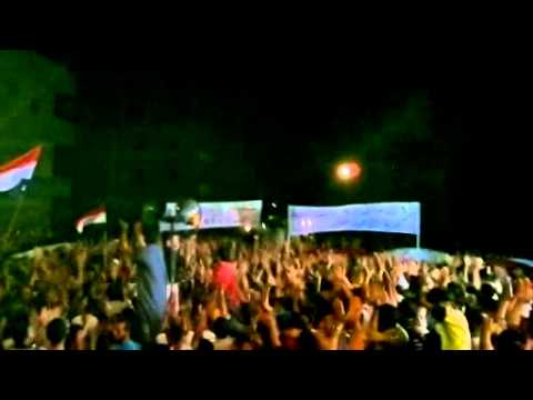 مظاهرة مسائية في حي بابا عمرو في مدينة حمص في ليلة العيد تهتف لبرهان غليون