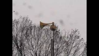 preview picture of video 'Harper Woods, MI I-94 Service Drive Federal Signal Thunderbolt 1000T Tornado Siren Test 12-6-08'