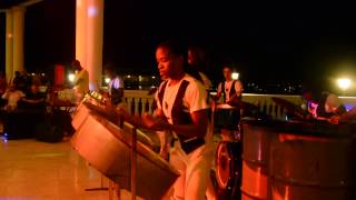 preview picture of video 'INFINITY BAR GRAND PALLADIUM JAMAICA'