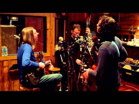 The Wood Brothers - In The Studio: Stealin'